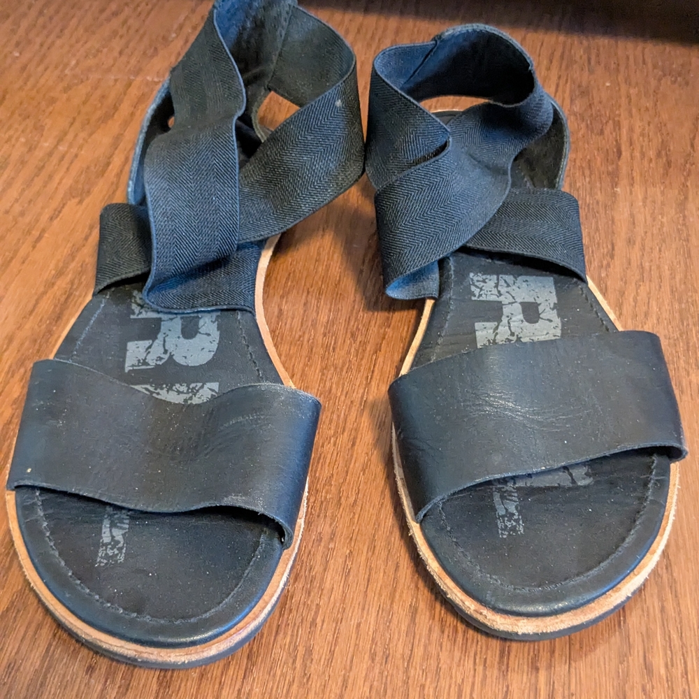 Sorel Black Wrap Sandals
